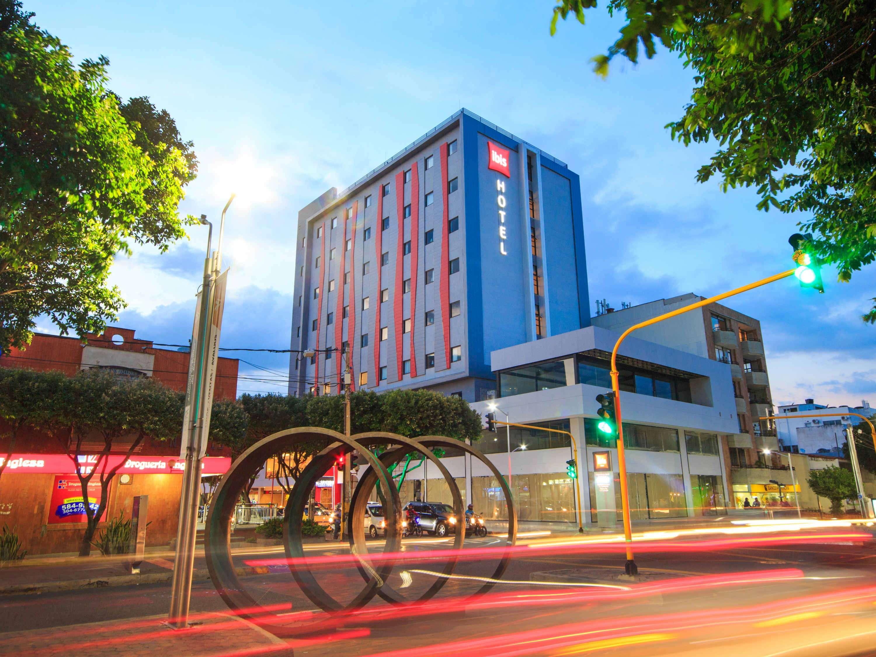 Ibis Cúcuta Hotel Bagian luar foto